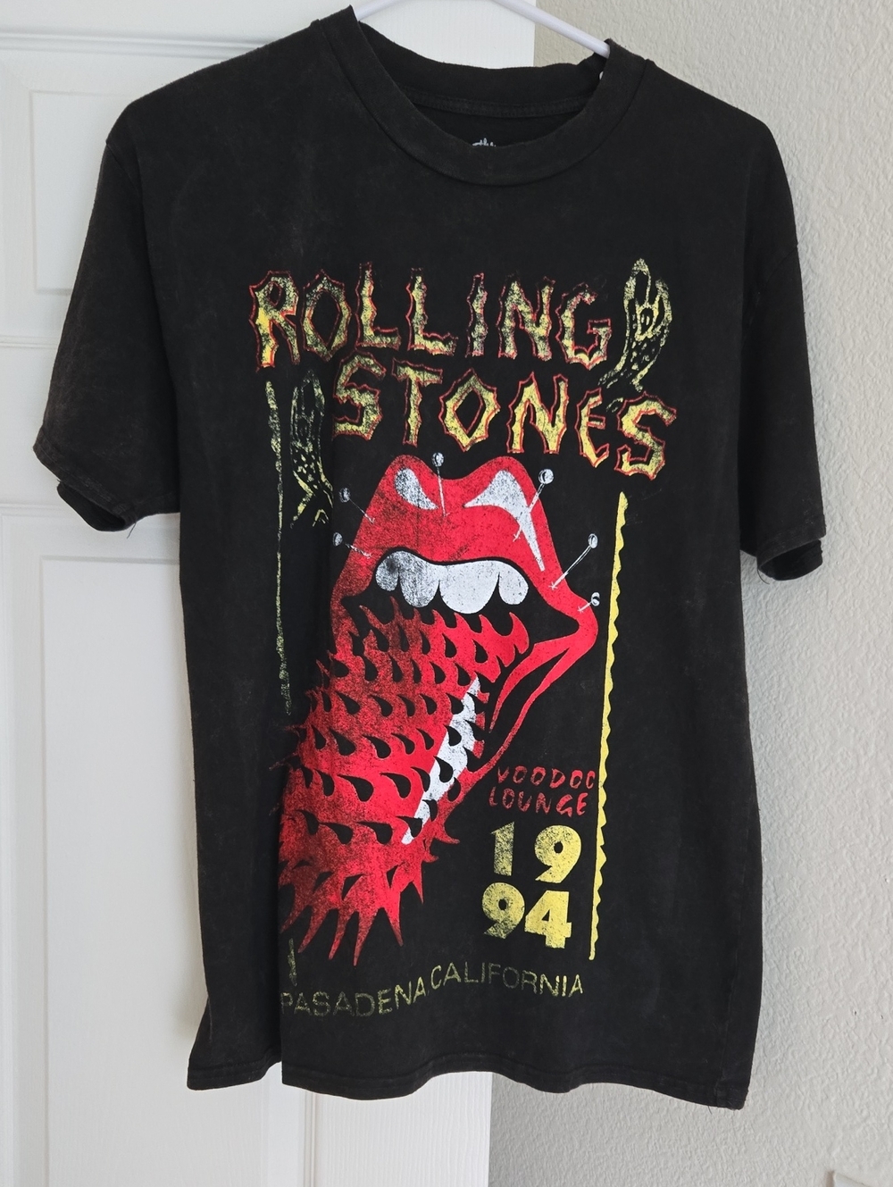 The Rolling Stones Black Red Graphic Tee Unisex Size L NWOT - Picture 1 of 3